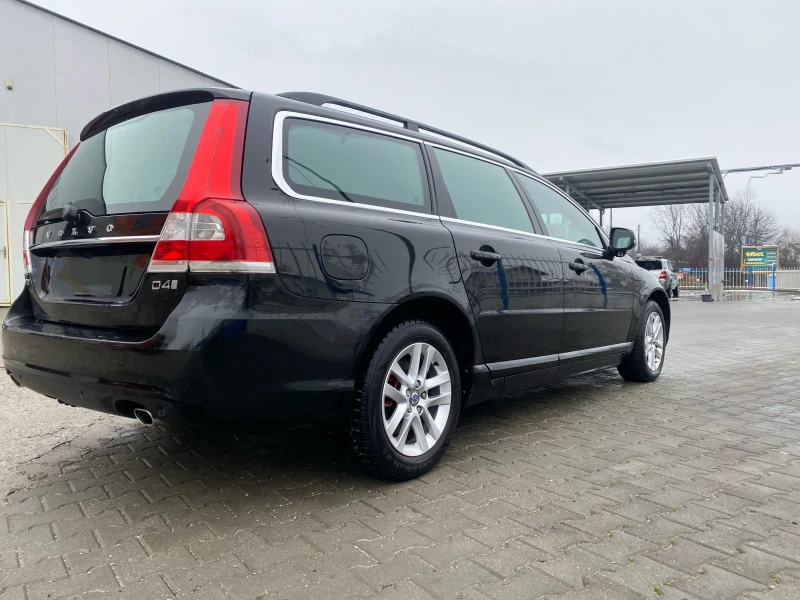 Volvo V70 D4/ Дистроник, снимка 4 - Автомобили и джипове - 47669524