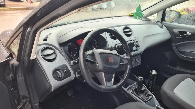 Seat Ibiza 1.2 четири цилиндъра , снимка 7 - Автомобили и джипове - 47969764