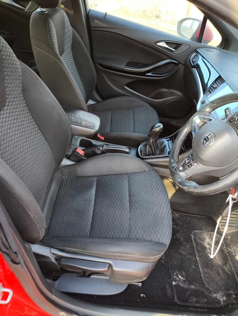 Opel Astra 1.6cdti, снимка 6 - Автомобили и джипове - 48706923