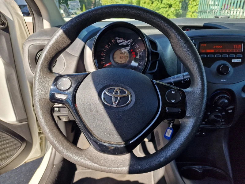 Toyota Aygo 1.0VVTI , снимка 9 - Автомобили и джипове - 52066844
