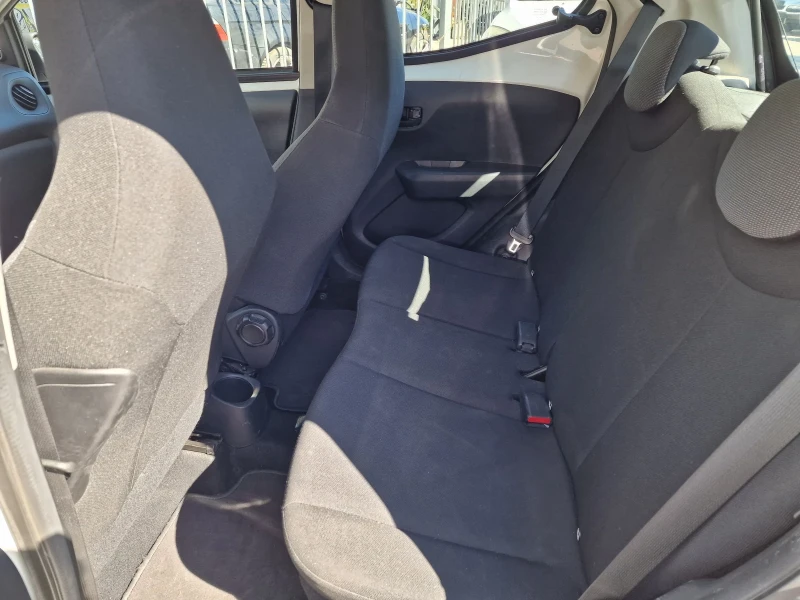 Toyota Aygo 1.0VVTI , снимка 12 - Автомобили и джипове - 52066844