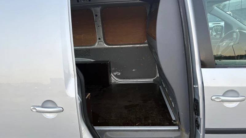 VW Caddy 1.9 tdi NAVI, снимка 14 - Автомобили и джипове - 52229710