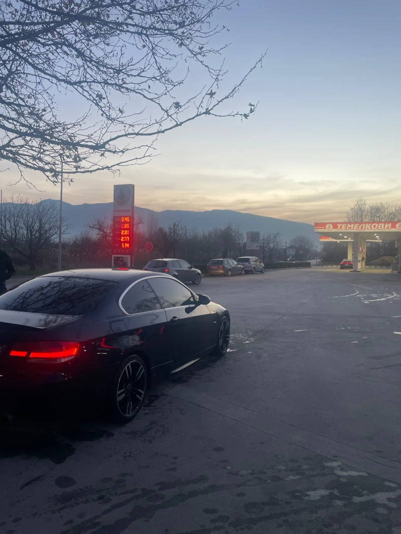 BMW 330, снимка 11 - Автомобили и джипове - 52965649