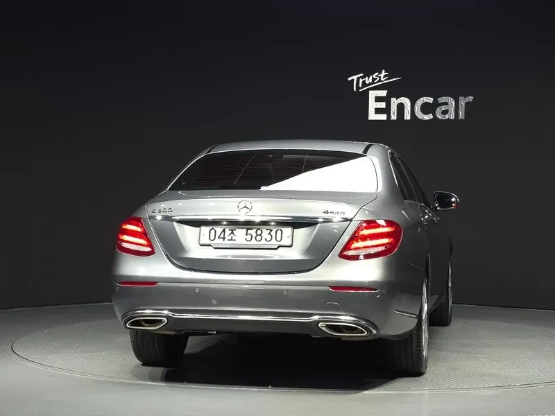 Mercedes-Benz E 300 4Matic Exclusive, снимка 4 - Автомобили и джипове - 55952191