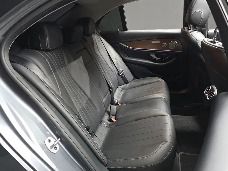 Mercedes-Benz E 300 4Matic Exclusive, снимка 12 - Автомобили и джипове - 55952191