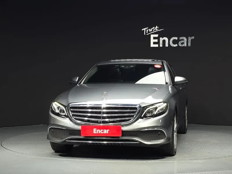 Mercedes-Benz E 300 4Matic Exclusive, снимка 3 - Автомобили и джипове - 55952191