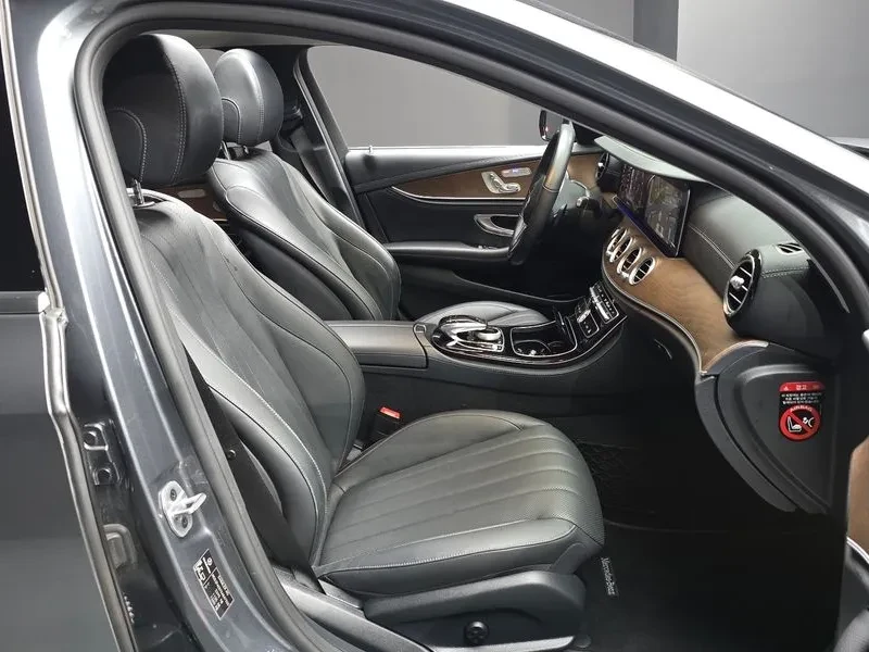 Mercedes-Benz E 300 4Matic Exclusive, снимка 11 - Автомобили и джипове - 55952191
