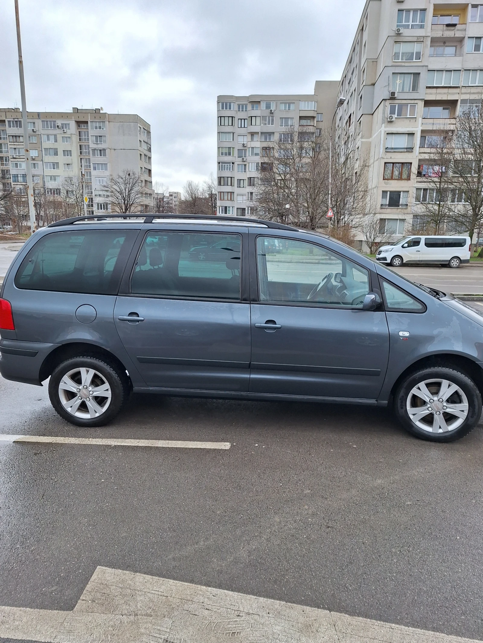 Seat Alhambra 2.0TDi - изображение 3