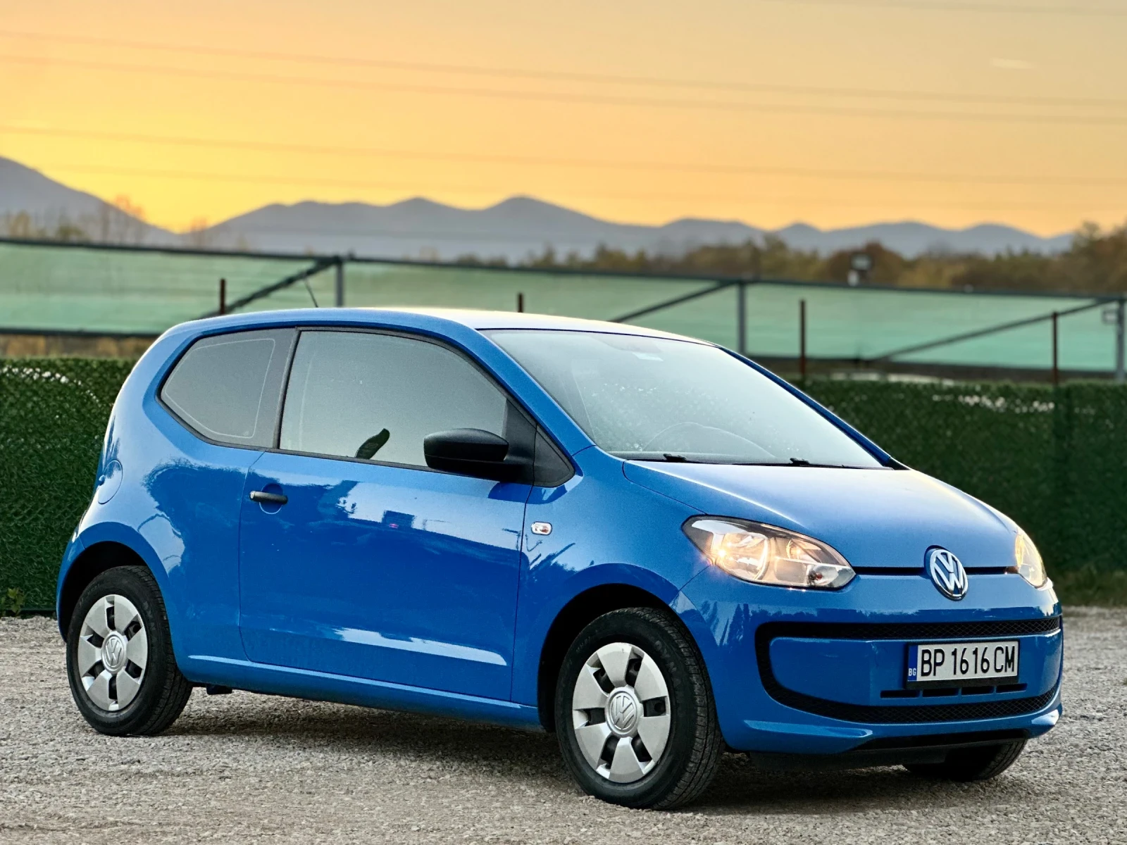 VW Up 1.0i 52, 000км - изображение 3