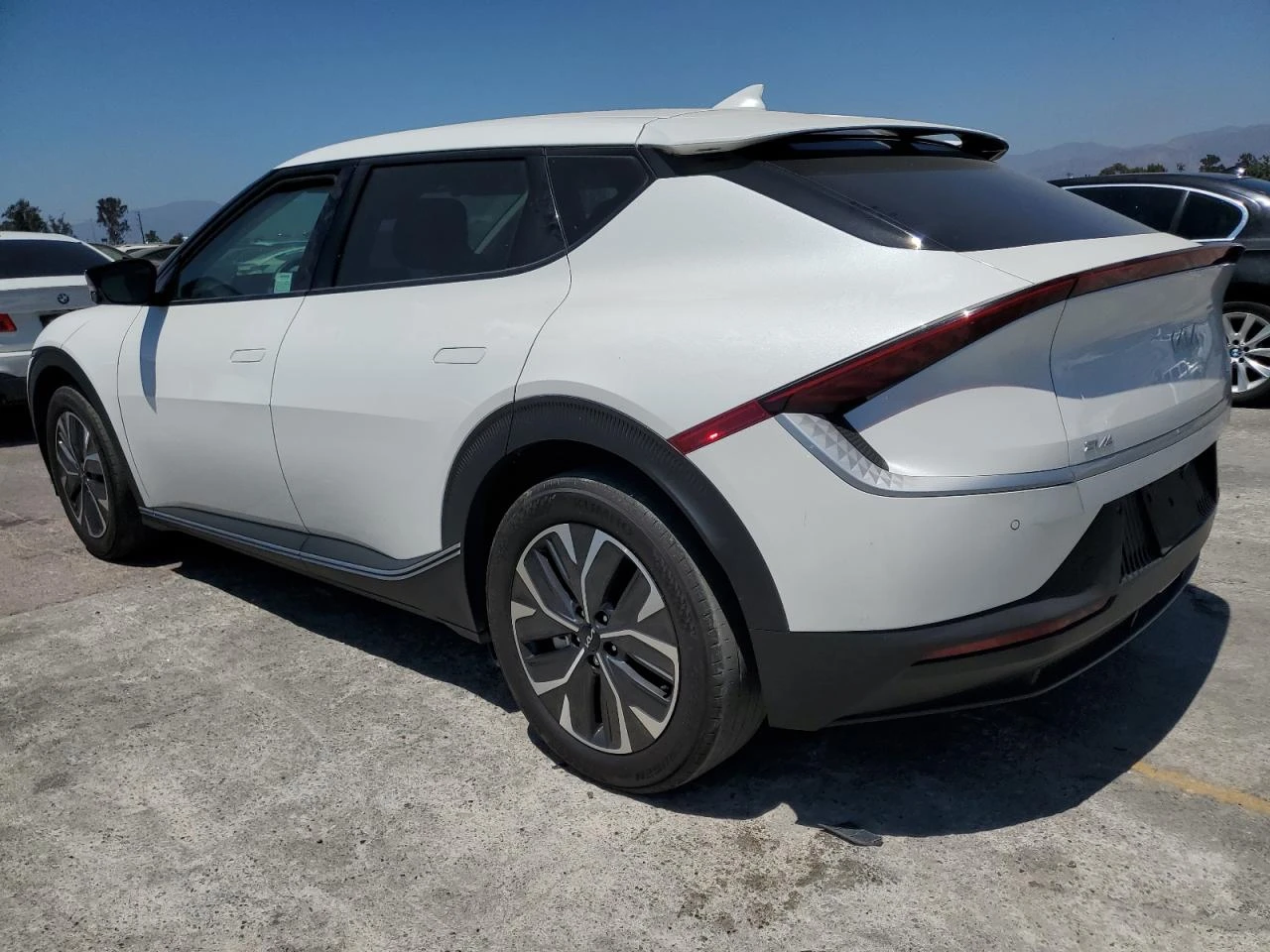 Kia EV6 LIGHT - изображение 2
