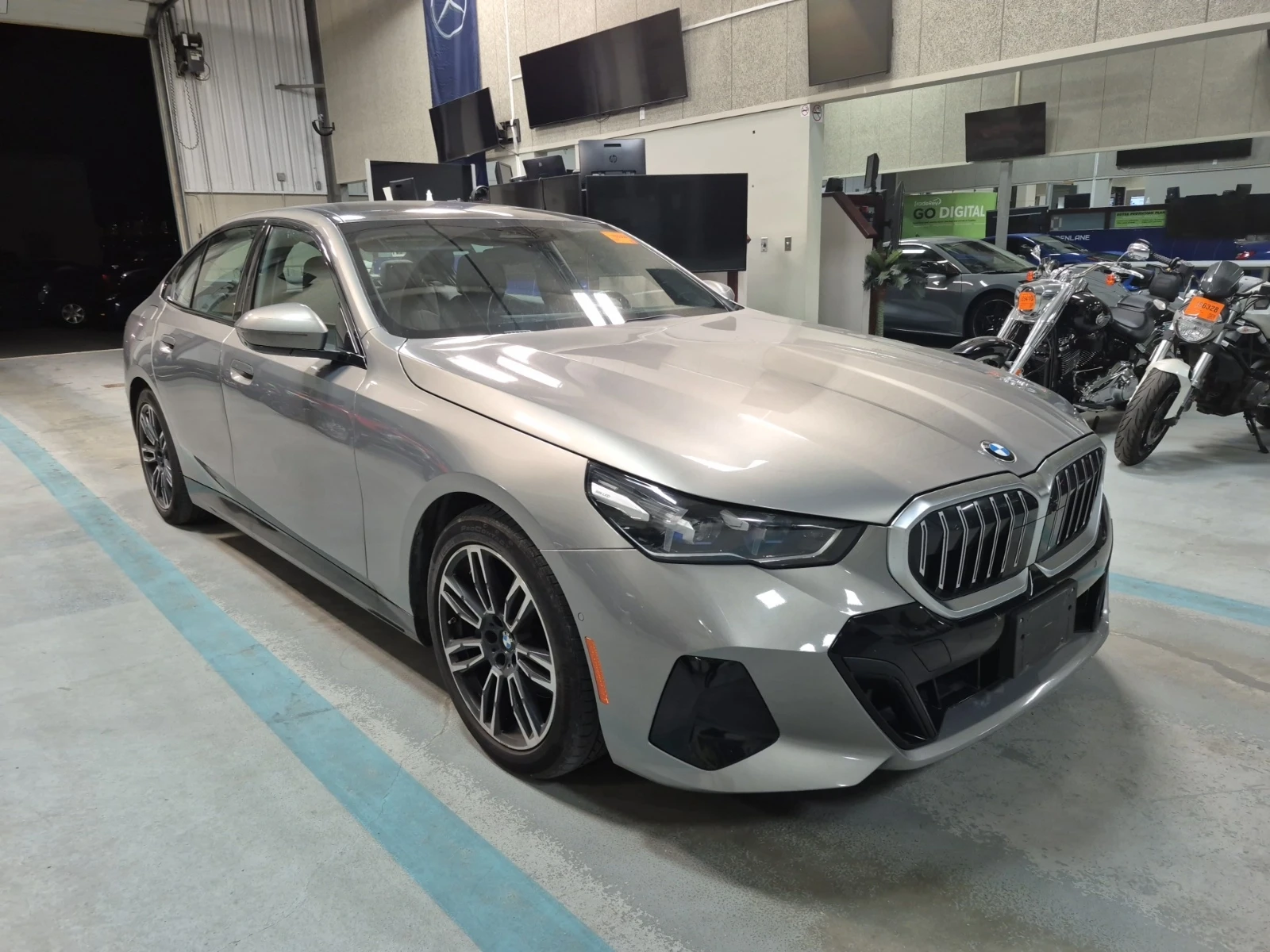 BMW 530 XDRIVE * CARFAX * БЕЗ ПЪРВОНАЧАЛНА ВНОСКА - изображение 2