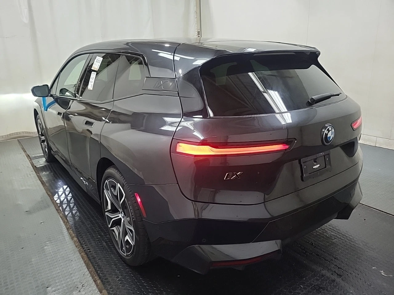 BMW iX CARFAX* АВТОФИНАНСИРАНЕ БЕЗ ПЪРВОНАЧАЛНА ВНОСКА - изображение 4