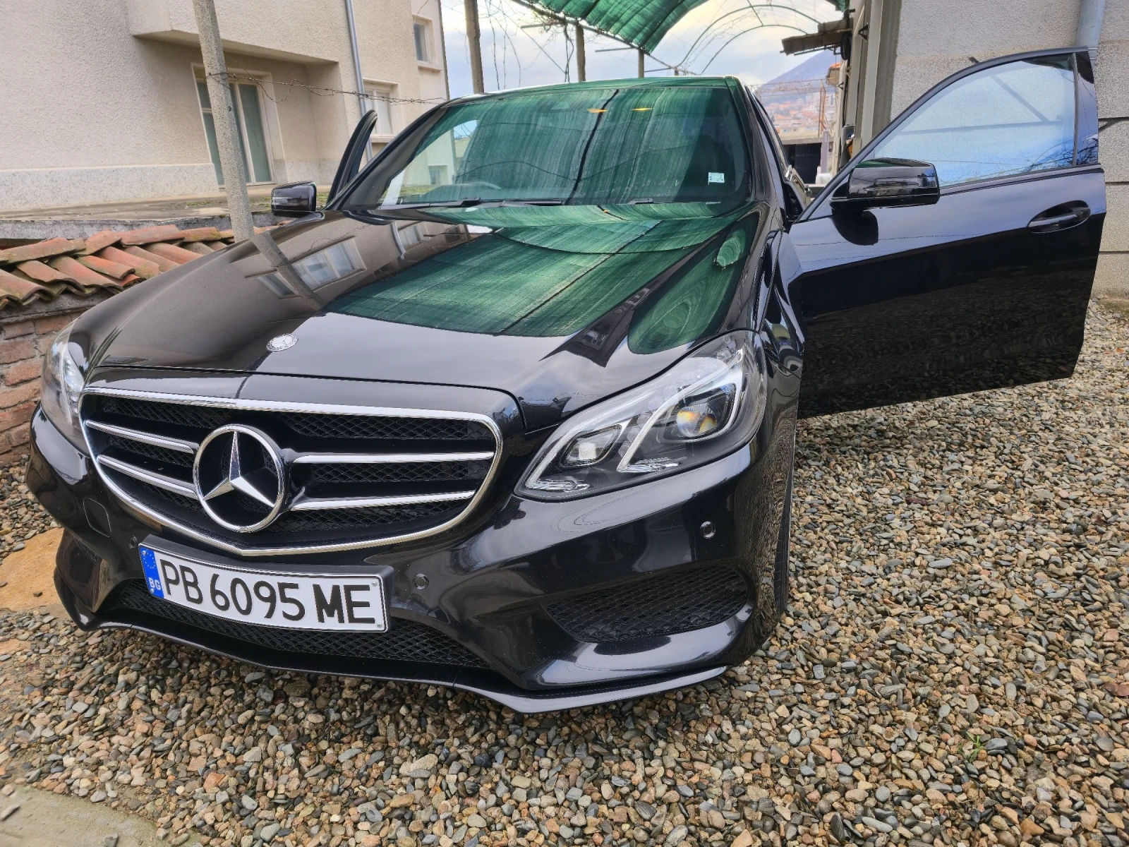 Mercedes-Benz E 220 AMG LINE - изображение 4