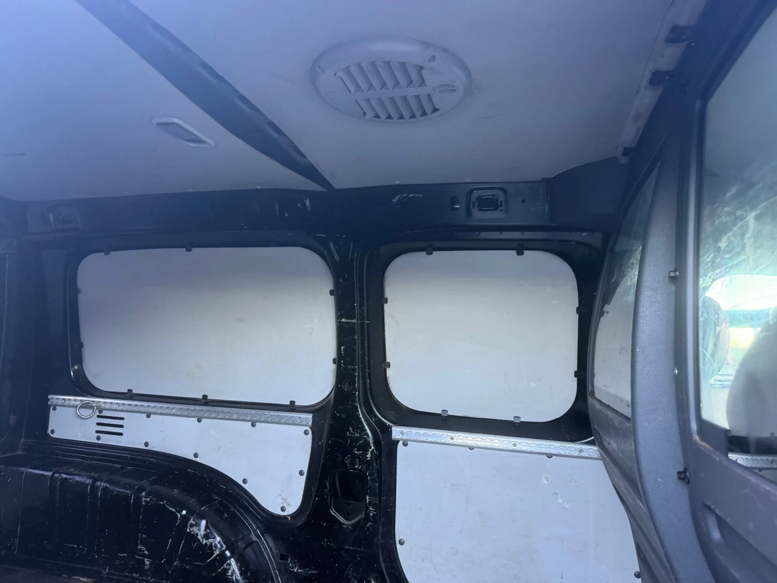 VW Caddy 1.6TDI, снимка 11 - Автомобили и джипове - 53832869