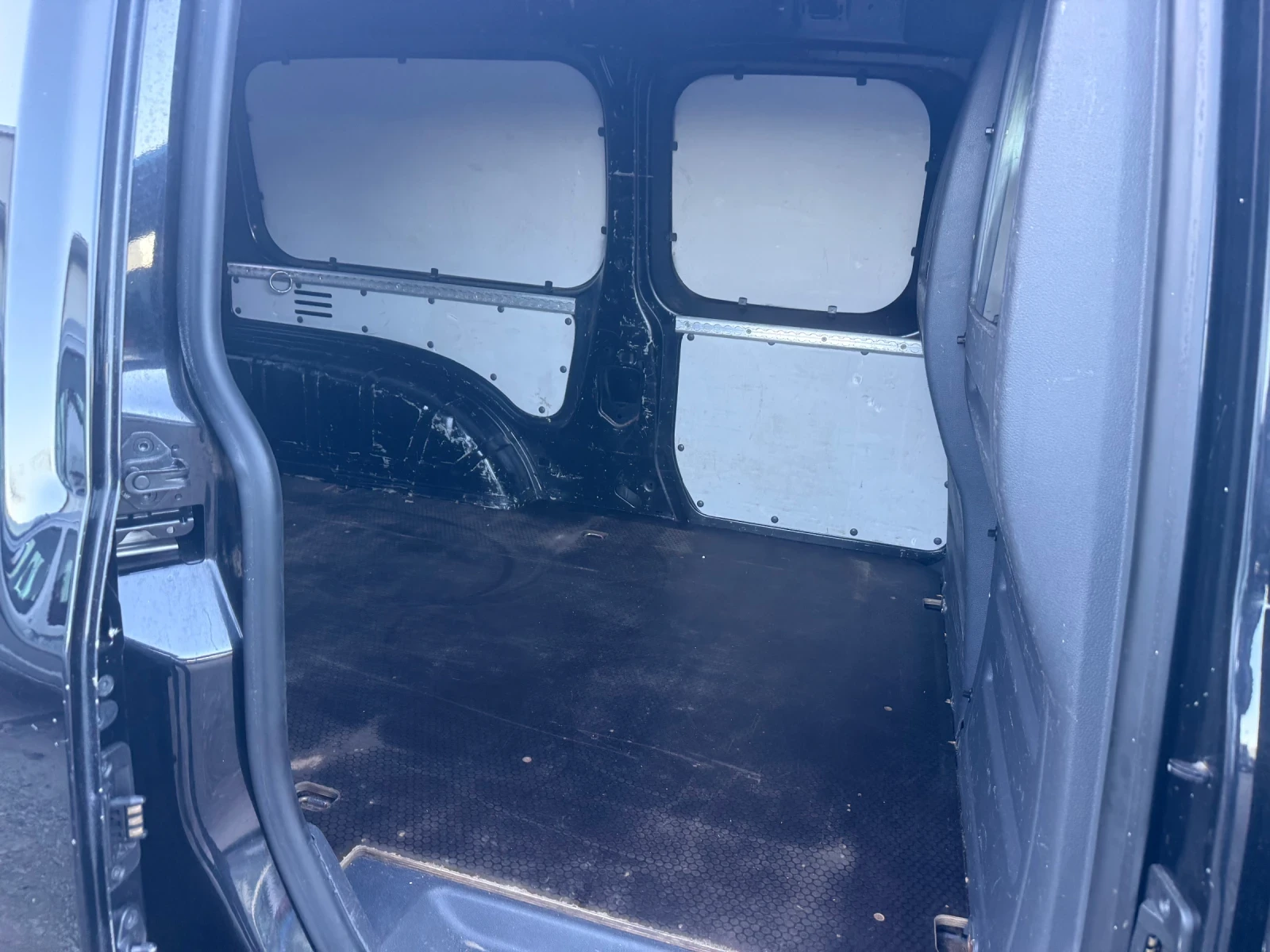 VW Caddy 1.6TDI, снимка 10 - Автомобили и джипове - 53832869