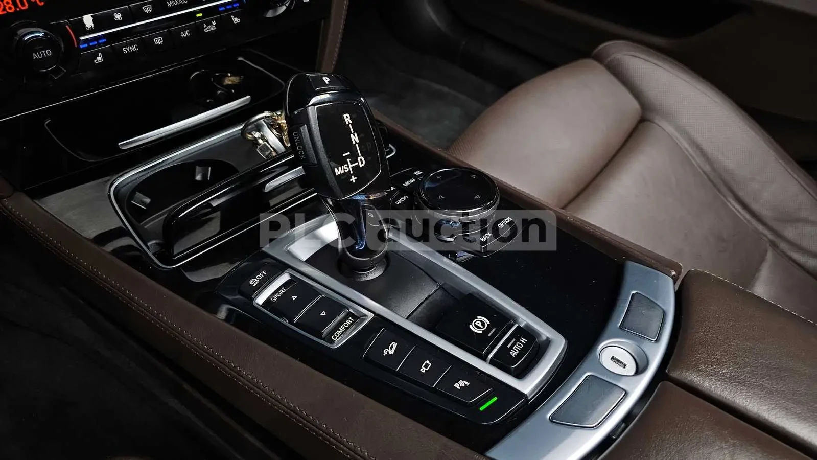 BMW 740 * Хед-ъп * 360 Камери * Обдухване * , снимка 7 - Автомобили и джипове - 54279071