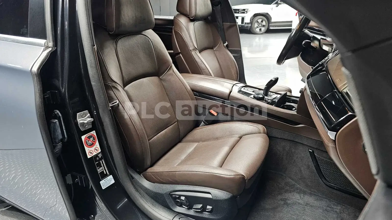 BMW 740 * Хед-ъп * 360 Камери * Обдухване * , снимка 8 - Автомобили и джипове - 54279071