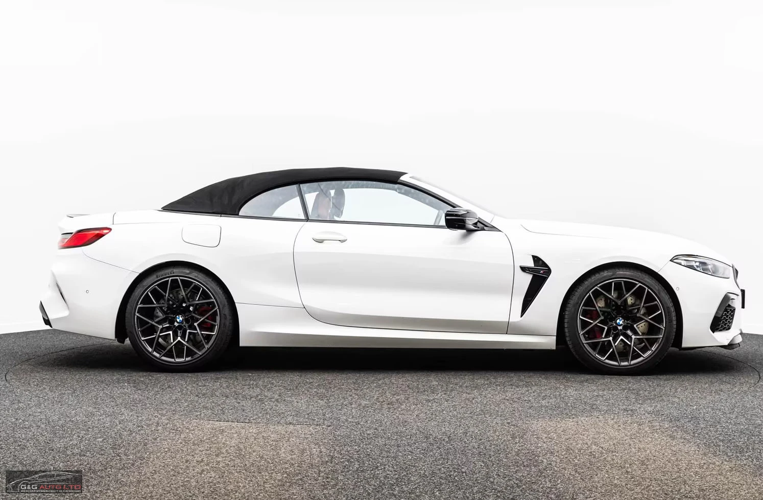 BMW M8 COMP/625HP/xDRIVE/CABRIO/360/HUD/CARBON/378z, снимка 7 - Автомобили и джипове - 54376331