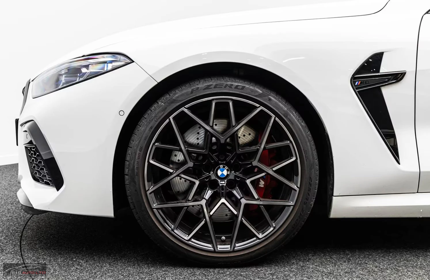 BMW M8 COMP/625HP/xDRIVE/CABRIO/360/HUD/CARBON/378z, снимка 4 - Автомобили и джипове - 54376331