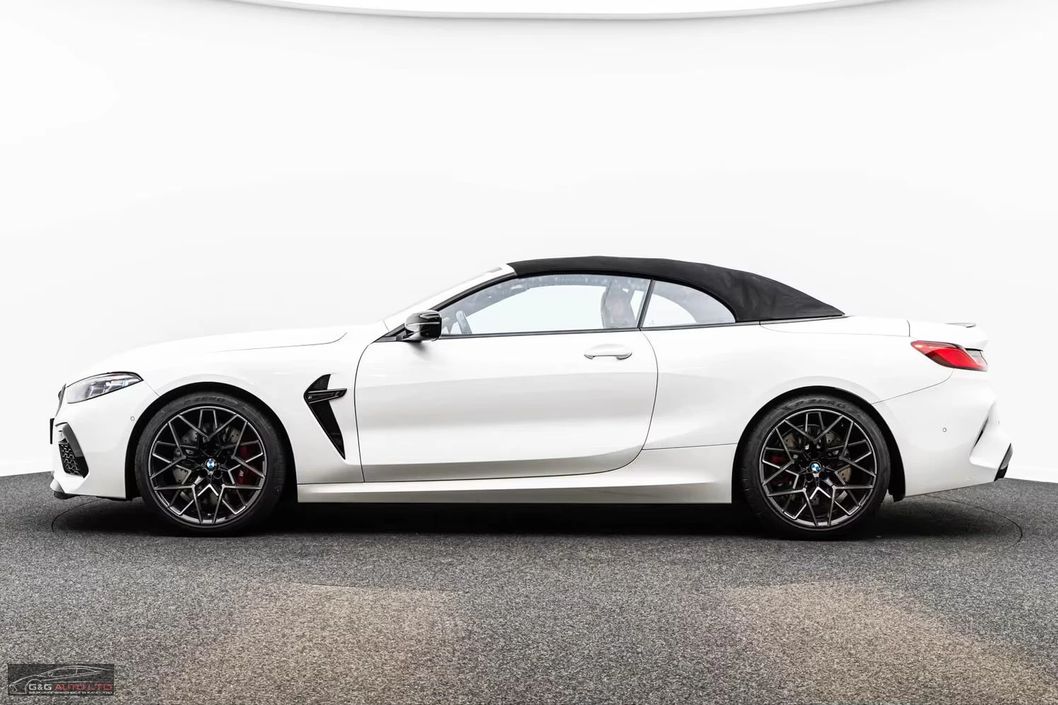 BMW M8 COMP/625HP/xDRIVE/CABRIO/360/HUD/CARBON/378z, снимка 3 - Автомобили и джипове - 54376331