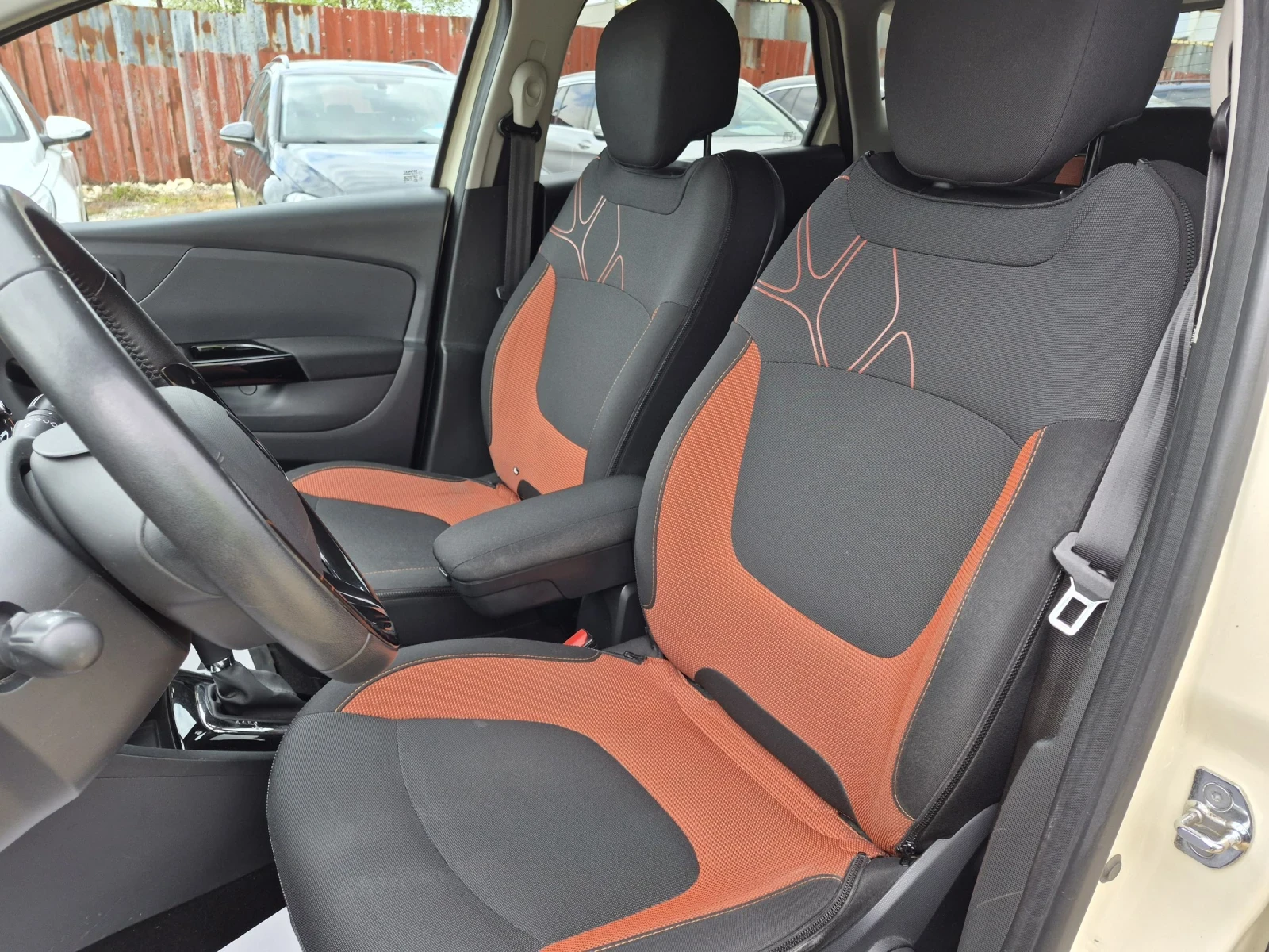 Renault Captur АВТОМАТИК, снимка 13 - Автомобили и джипове - 54386043