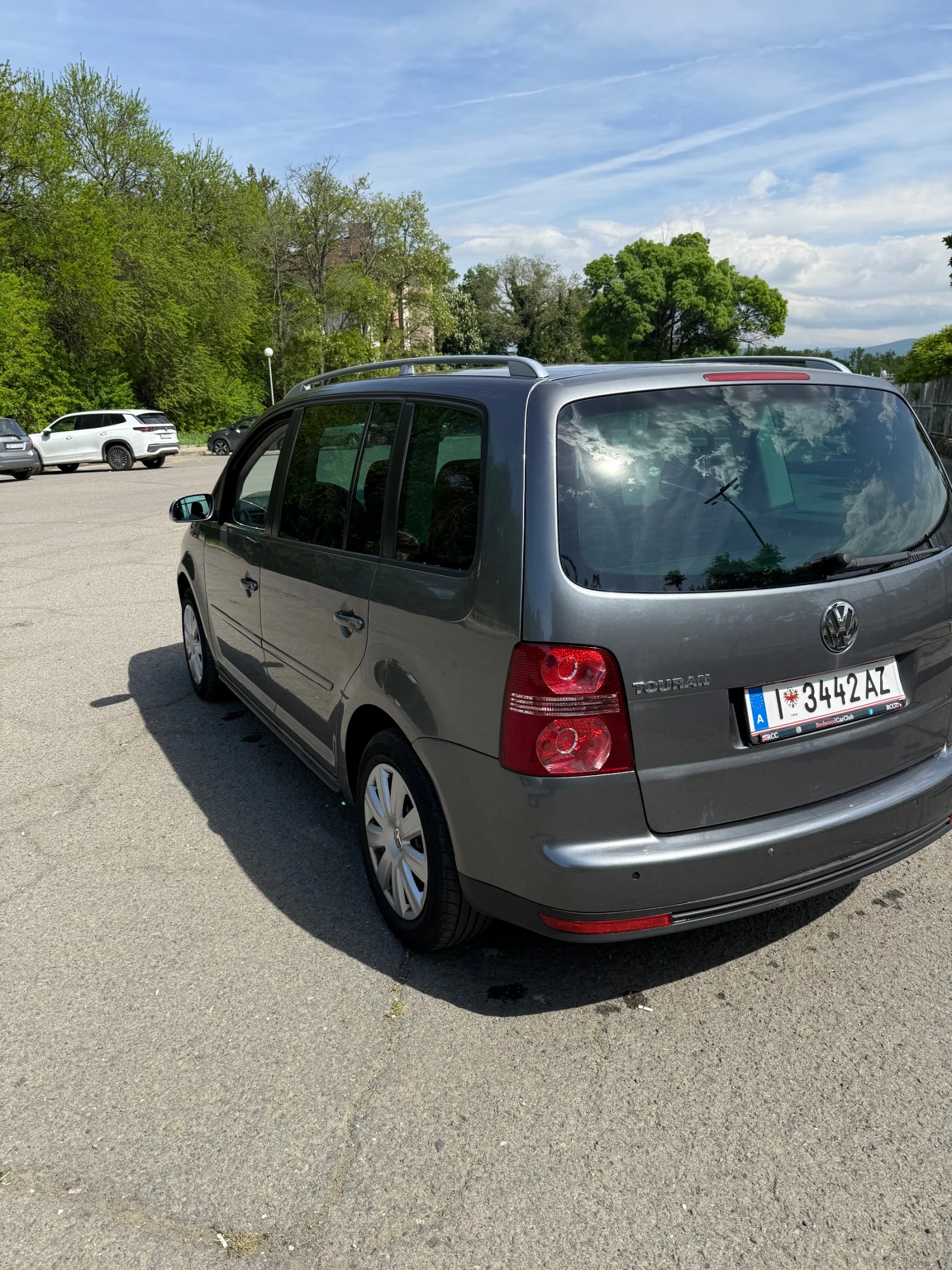 VW Touran 1.9 TDI, снимка 5 - Автомобили и джипове - 54672446