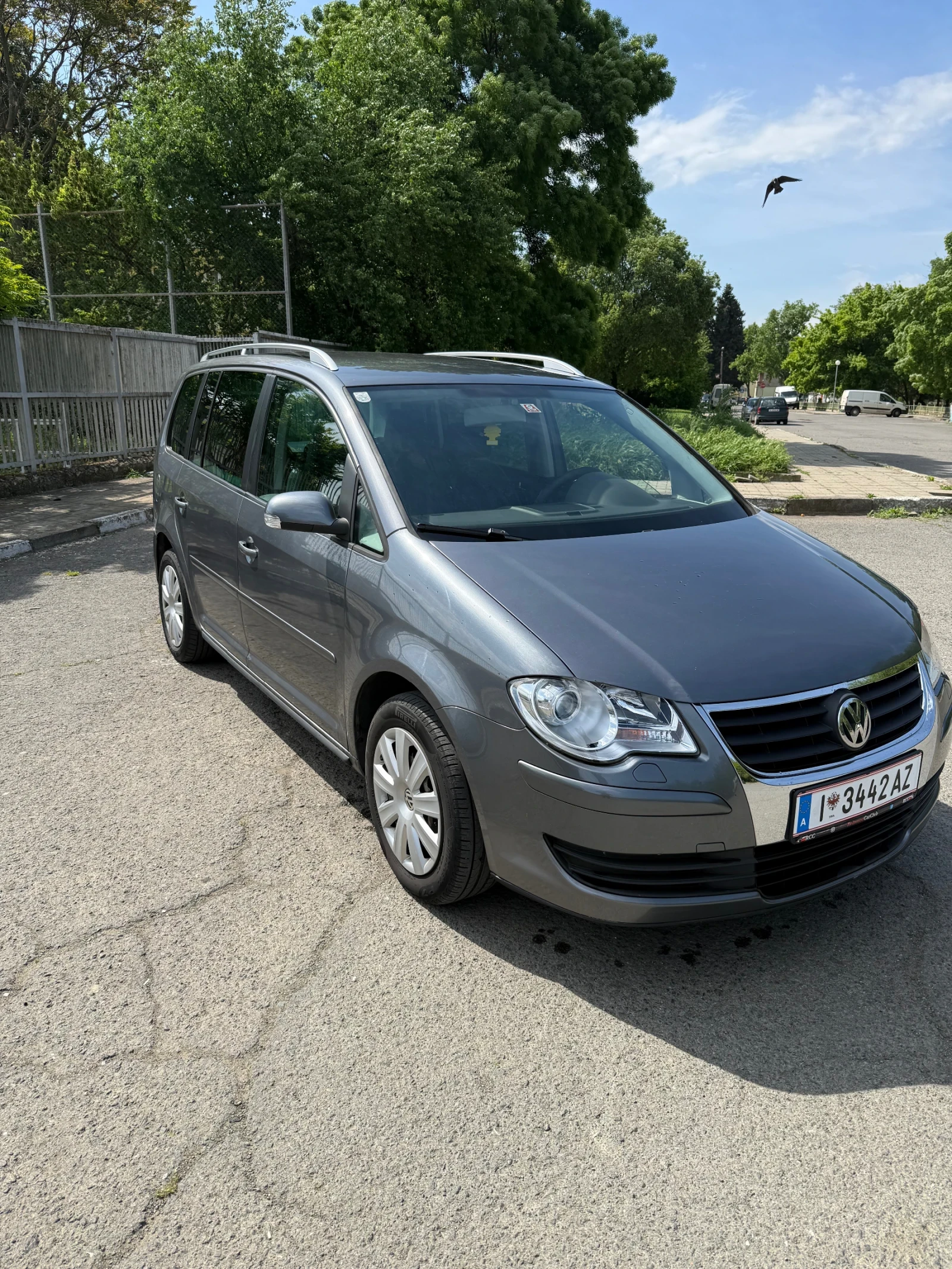 VW Touran 1.9 TDI, снимка 2 - Автомобили и джипове - 54672446