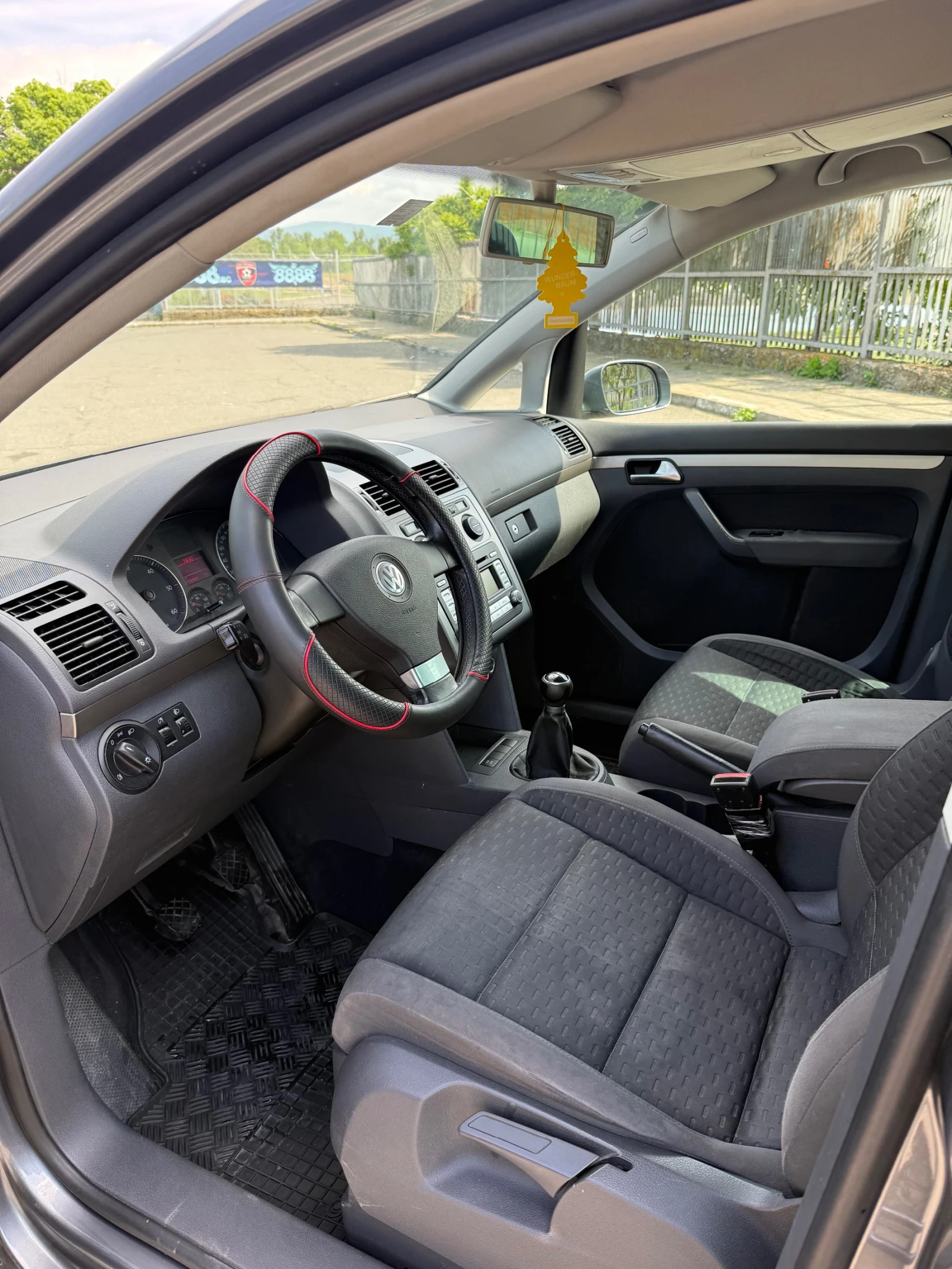 VW Touran 1.9 TDI, снимка 9 - Автомобили и джипове - 54672446