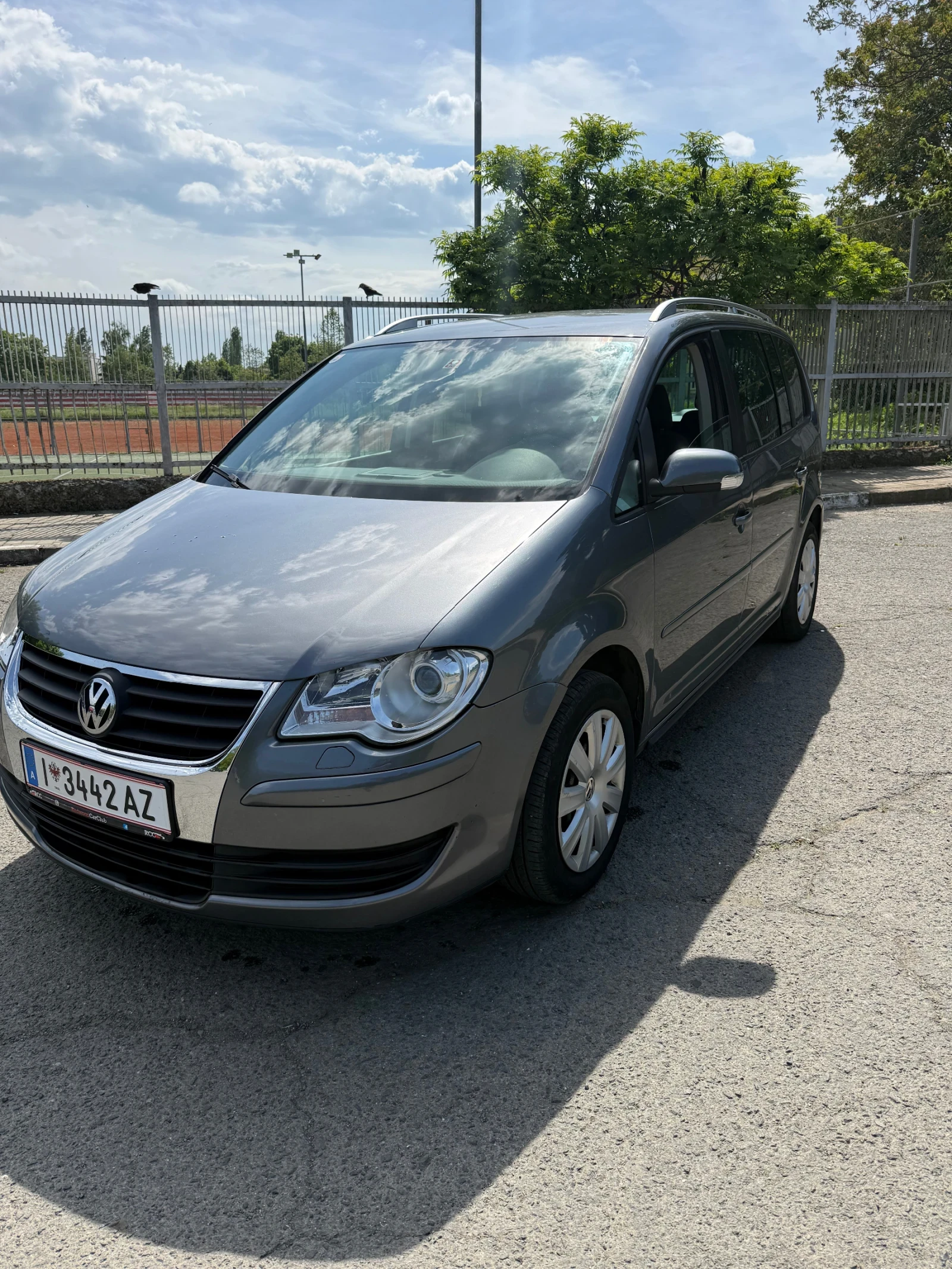 VW Touran 1.9 TDI, снимка 3 - Автомобили и джипове - 54672446