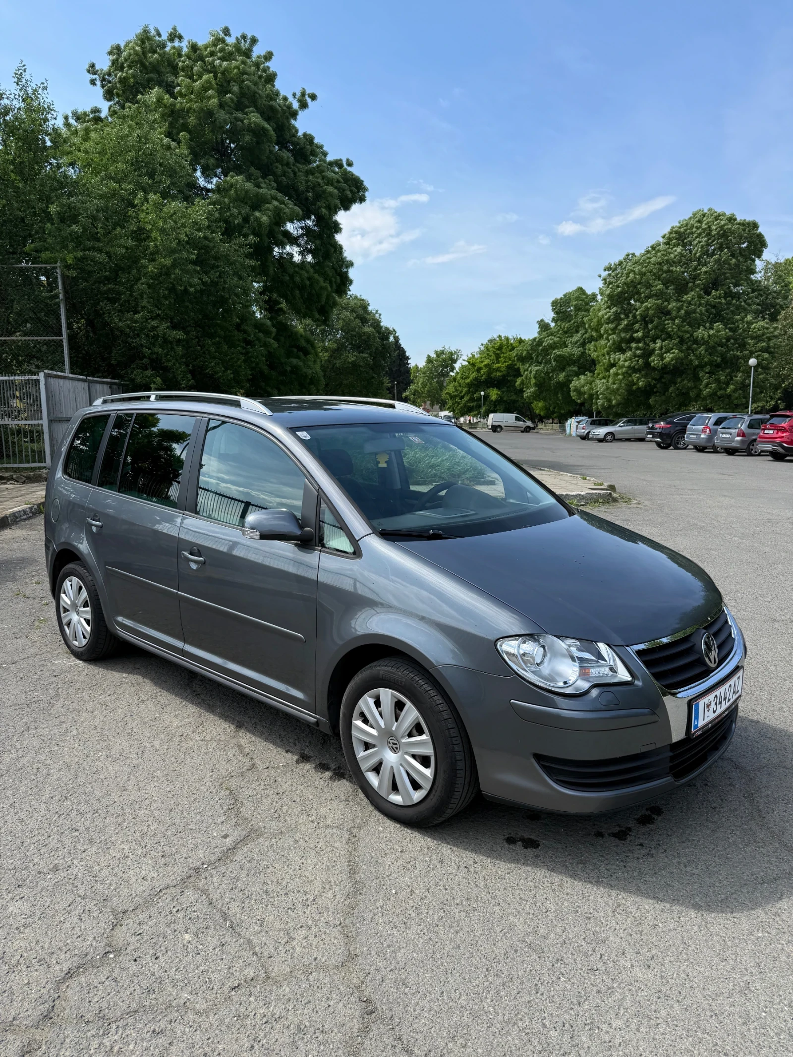 VW Touran 1.9 TDI, снимка 8 - Автомобили и джипове - 54672446