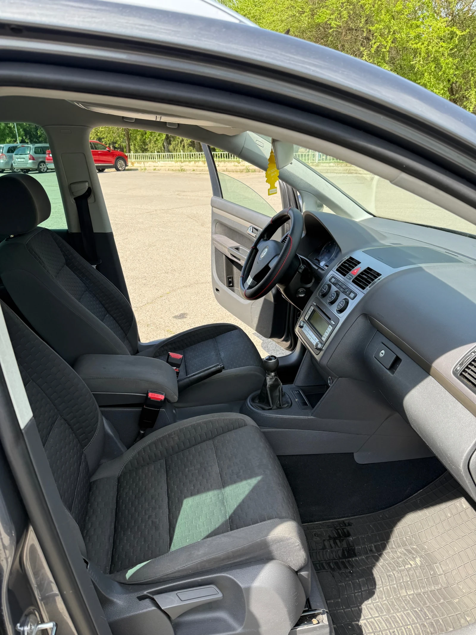 VW Touran 1.9 TDI, снимка 10 - Автомобили и джипове - 54672446