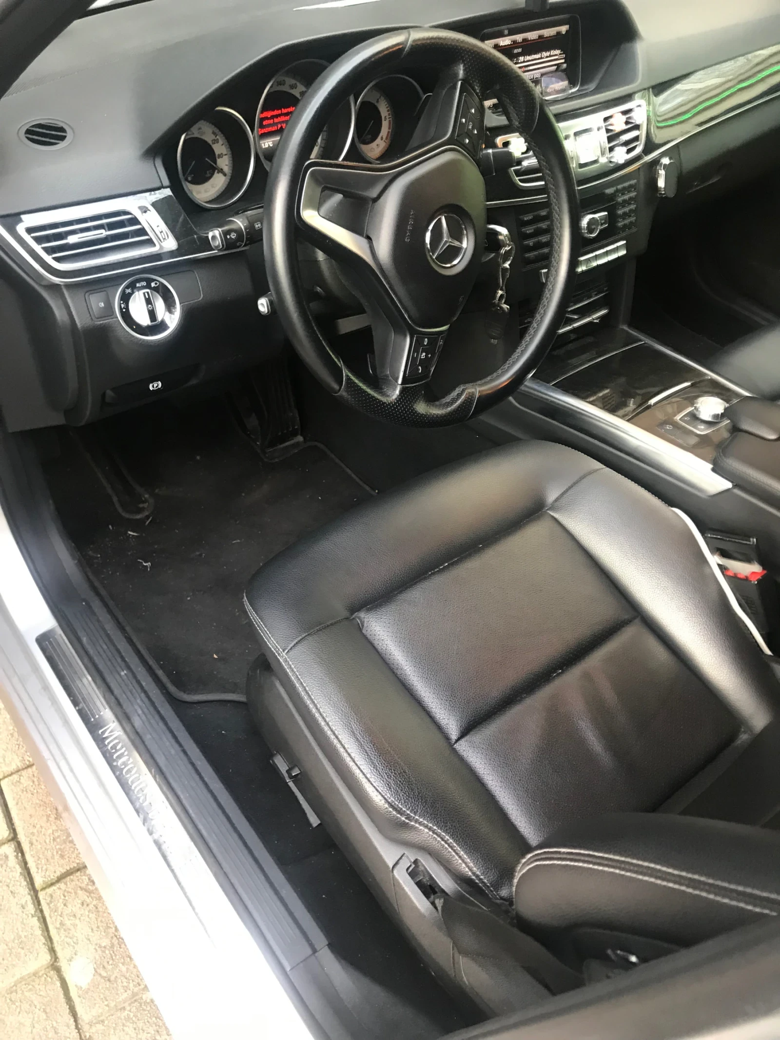 Mercedes-Benz E 220, снимка 7 - Автомобили и джипове - 55340166