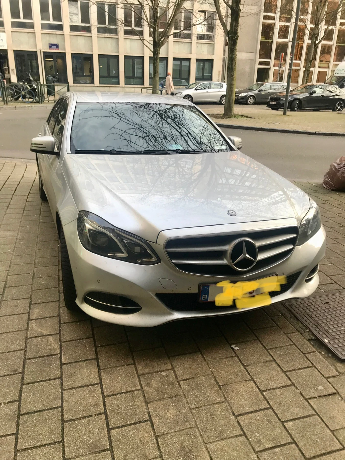 Mercedes-Benz E 220, снимка 5 - Автомобили и джипове - 55340166