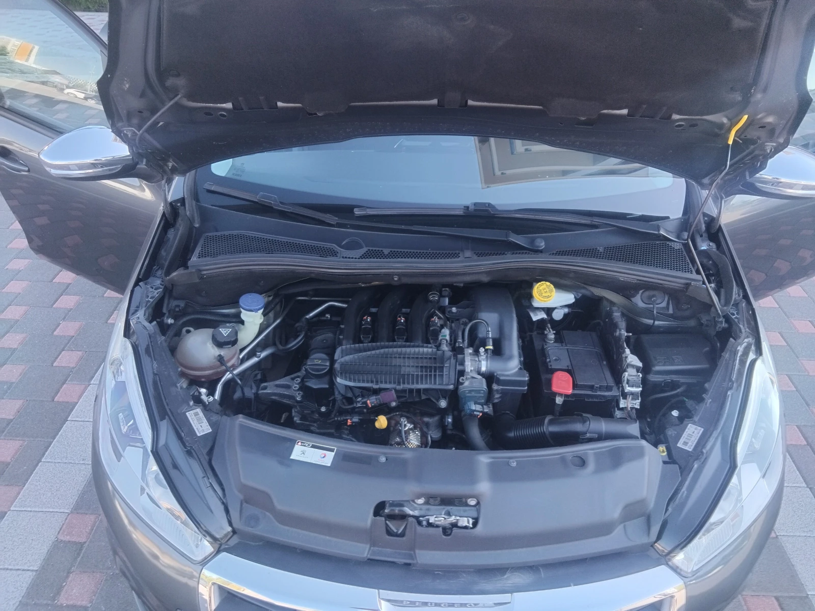 Peugeot 208 1.2/Euro6/Facelift , снимка 13 - Автомобили и джипове - 55536499