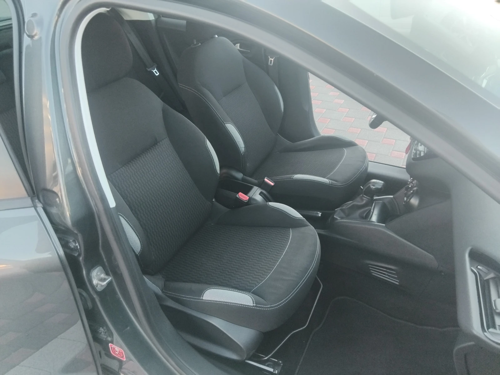 Peugeot 208 1.2/Euro6/Facelift , снимка 8 - Автомобили и джипове - 55536499