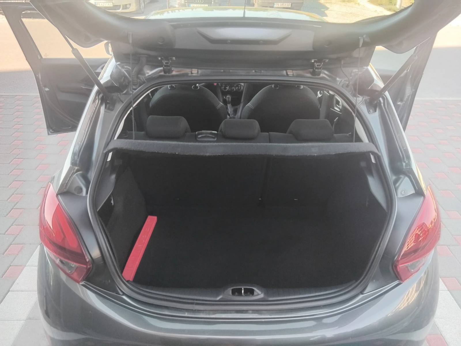 Peugeot 208 1.2/Euro6/Facelift , снимка 10 - Автомобили и джипове - 55536499