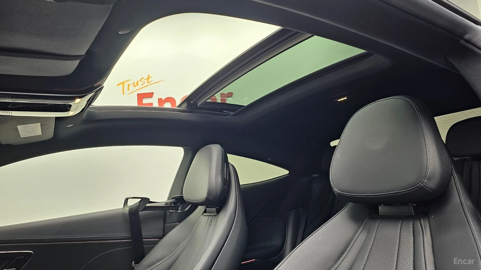 Mercedes-Benz CLE 200 AMG-LINE* DISTRONIC* ПОДГРЕВ* ОБДУХВАНЕ* 360* КАМЕ, снимка 16 - Автомобили и джипове - 55640407