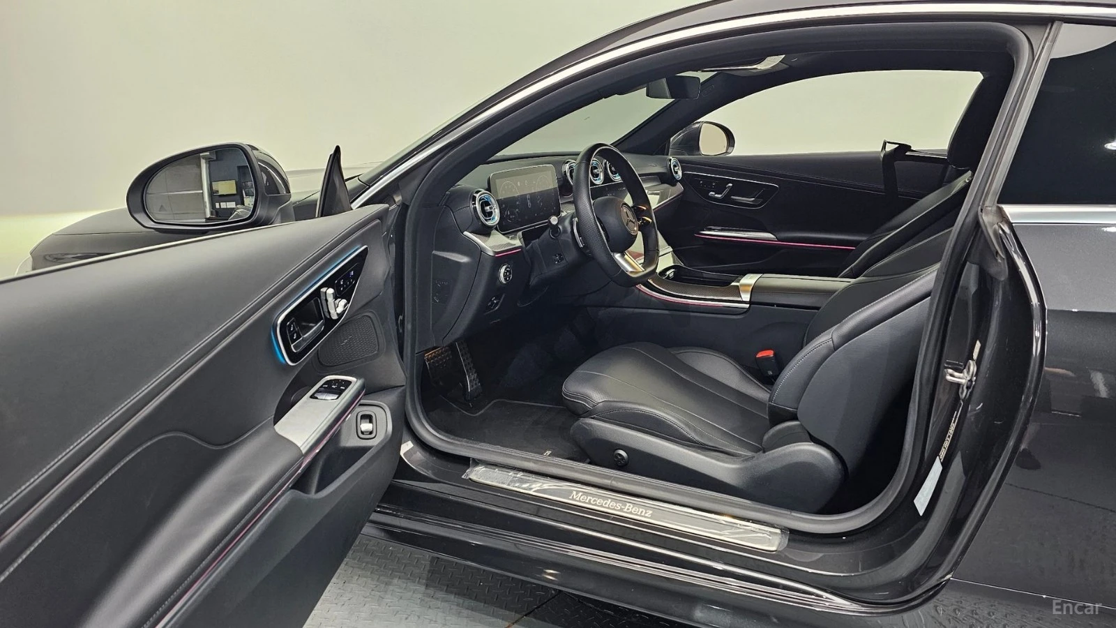 Mercedes-Benz CLE 200 AMG-LINE* DISTRONIC* ПОДГРЕВ* ОБДУХВАНЕ* 360* КАМЕ, снимка 8 - Автомобили и джипове - 55640407