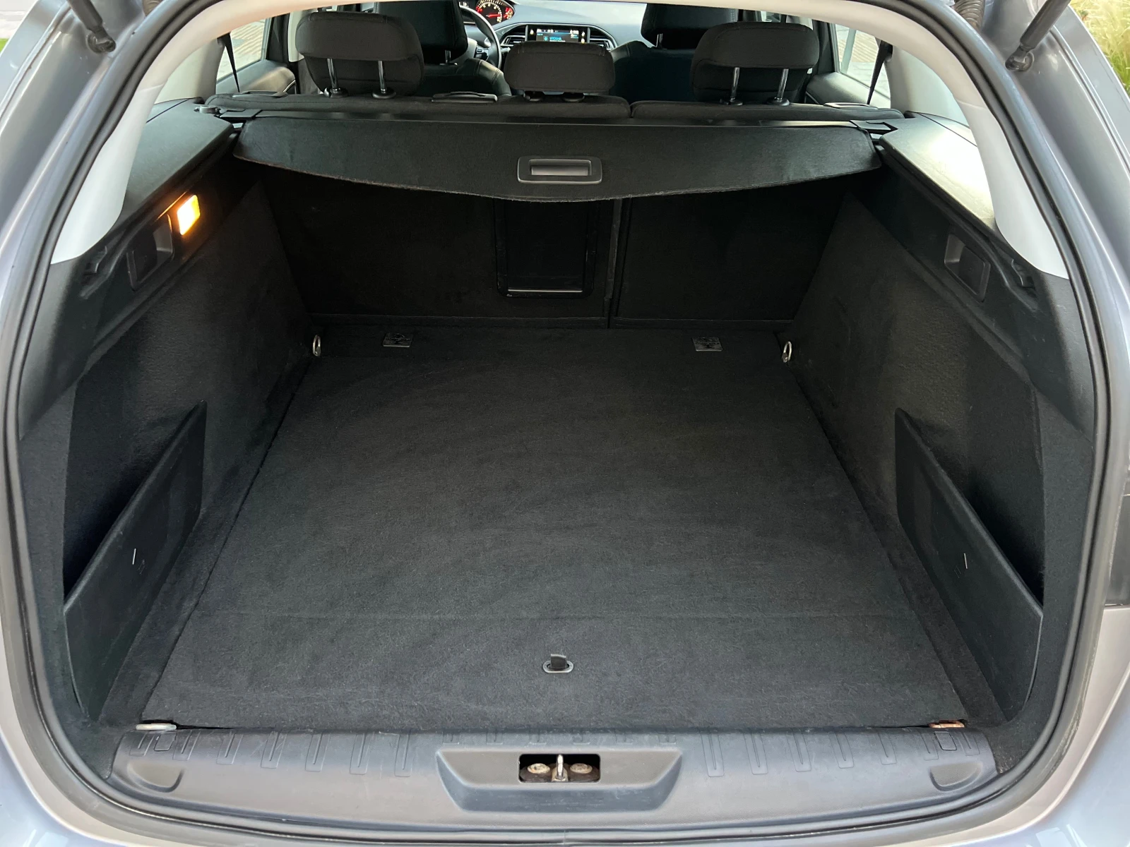 Peugeot 308 1.6HDI 120hp FACELIFT ALLURE AUTOMATIC SW , снимка 13 - Автомобили и джипове - 55982716