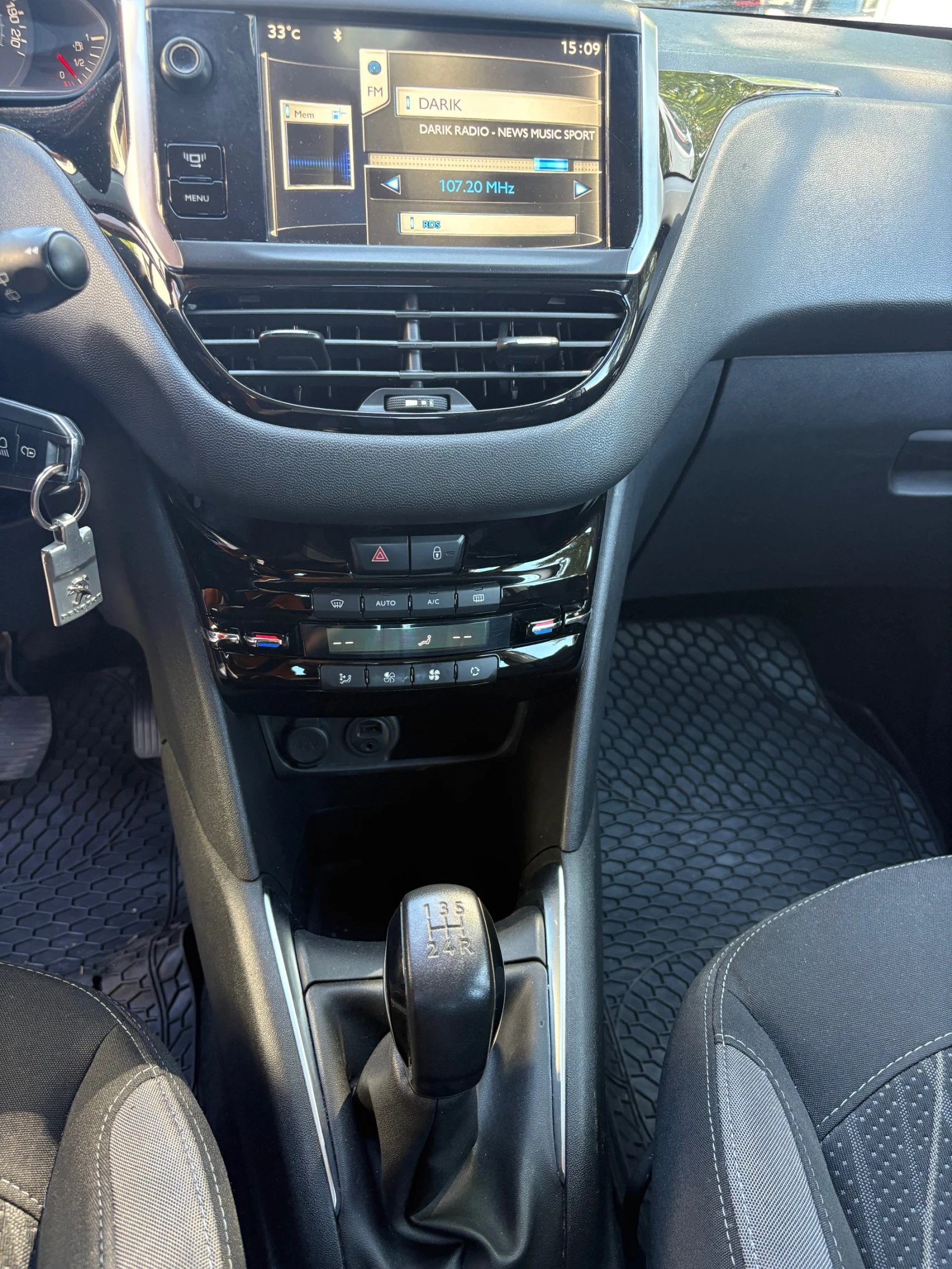 Peugeot 208 SILVER EDITION, снимка 8 - Автомобили и джипове - 56066297