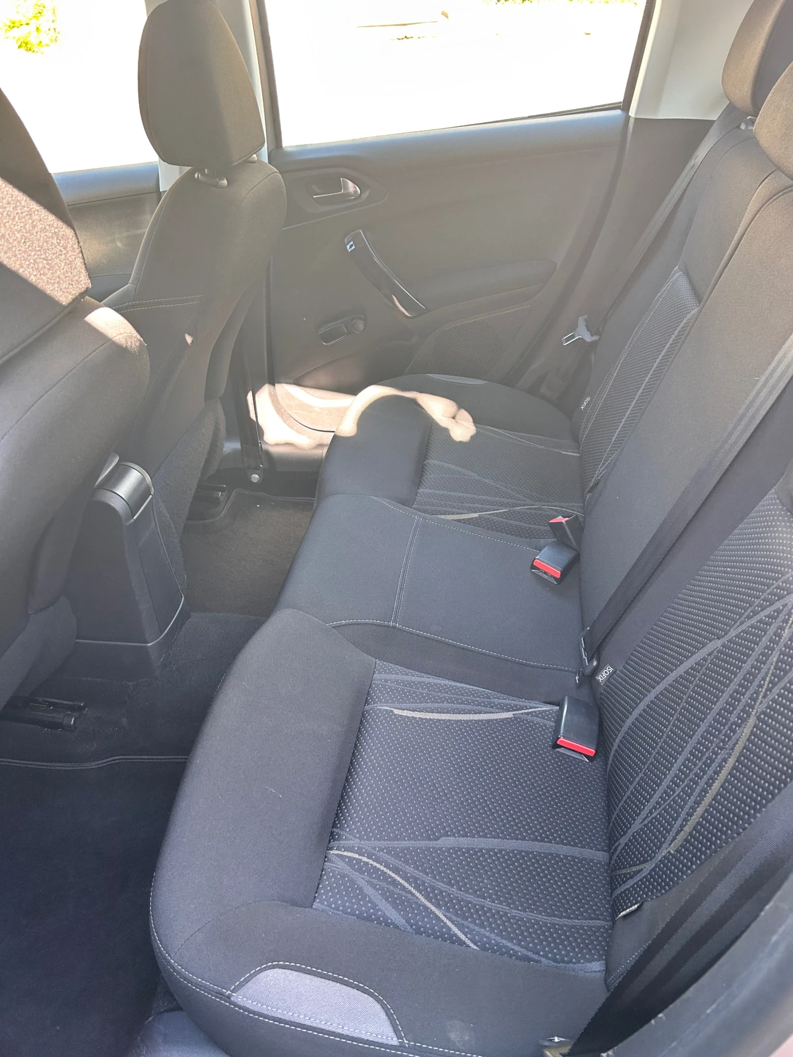 Peugeot 208 SILVER EDITION, снимка 10 - Автомобили и джипове - 56066297