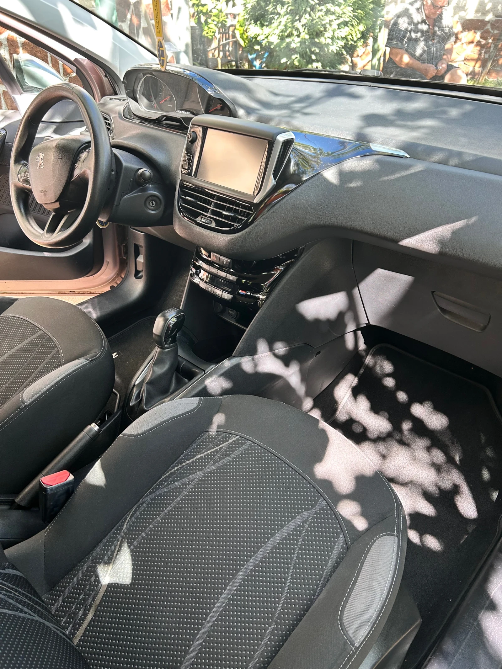 Peugeot 208 SILVER EDITION, снимка 9 - Автомобили и джипове - 56066297