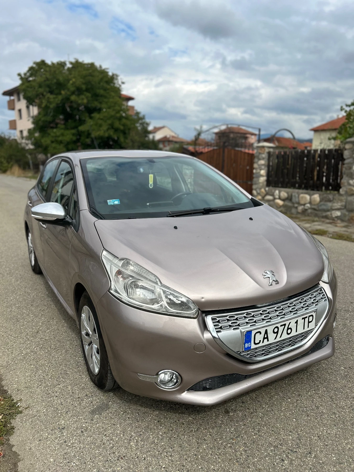Peugeot 208 SILVER EDITION, снимка 2 - Автомобили и джипове - 56240007