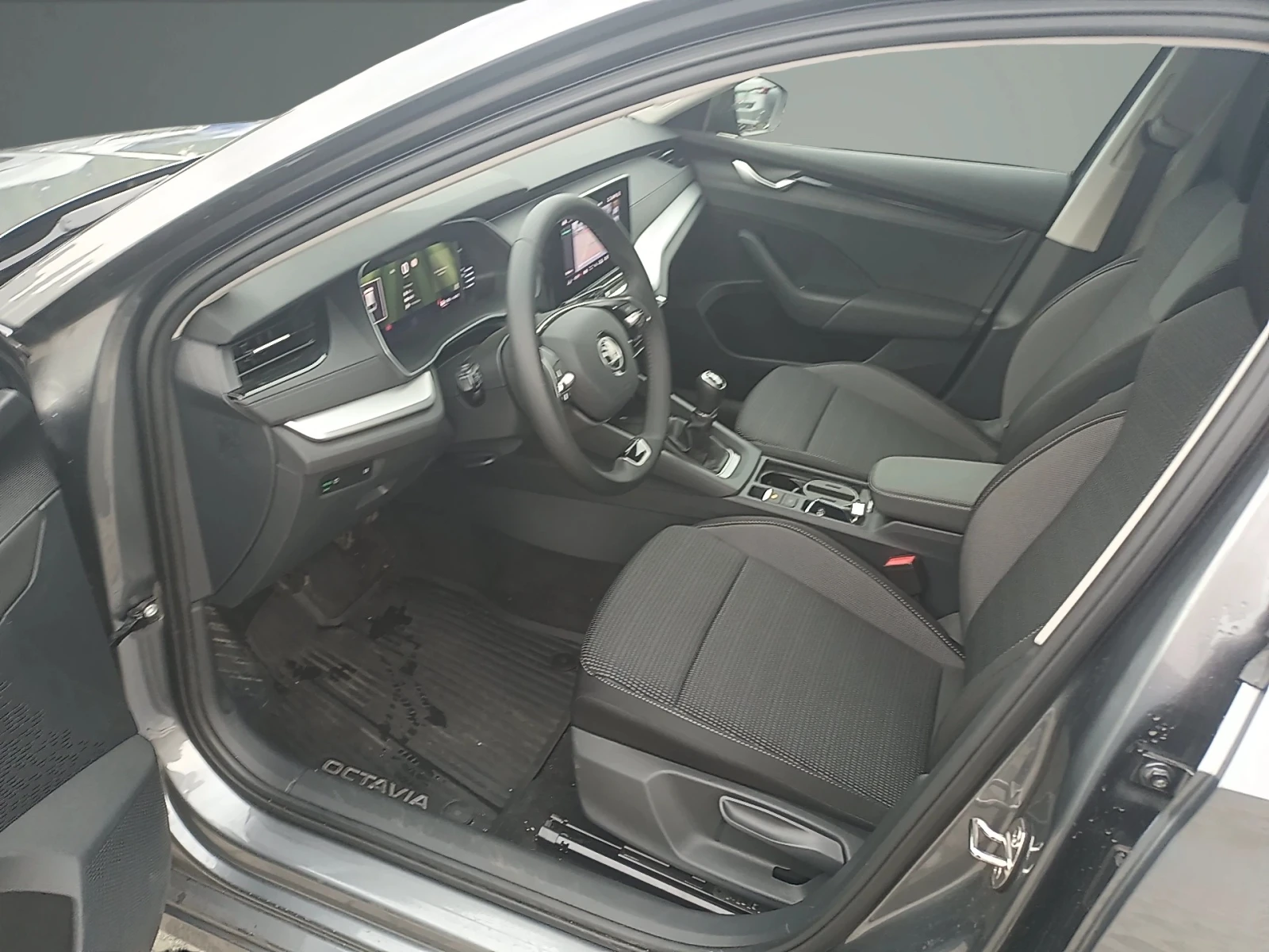 Skoda Octavia 1.5TSI / 6MT, снимка 9 - Автомобили и джипове - 56231079
