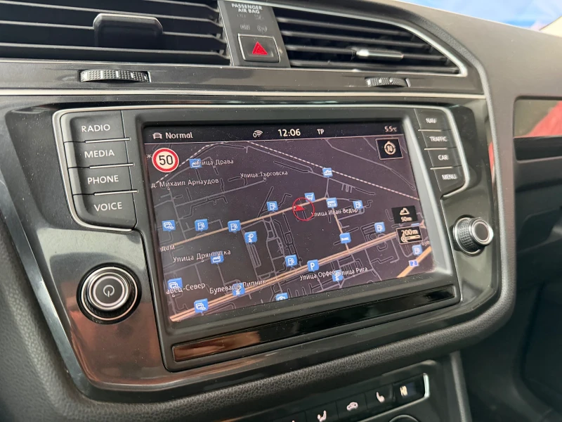 VW Tiguan 2.0TDI* DSG* Digital* LED, снимка 15 - Автомобили и джипове - 52886376
