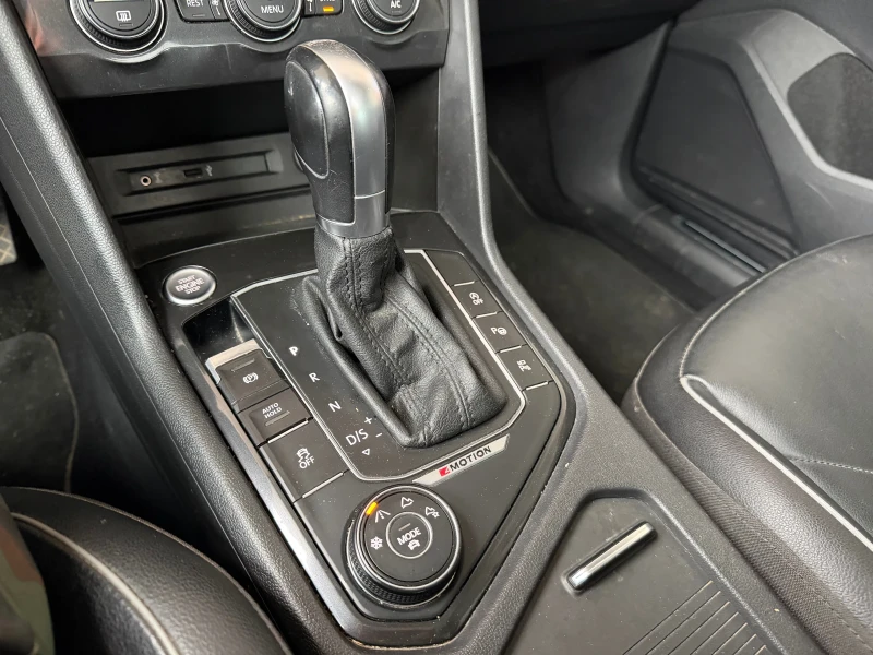 VW Tiguan 2.0TDI* DSG* Digital* LED, снимка 14 - Автомобили и джипове - 52886376