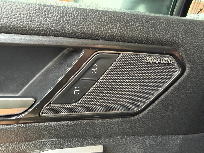 VW Tiguan 2.0TDI* DSG* Digital* LED, снимка 12 - Автомобили и джипове - 52886376