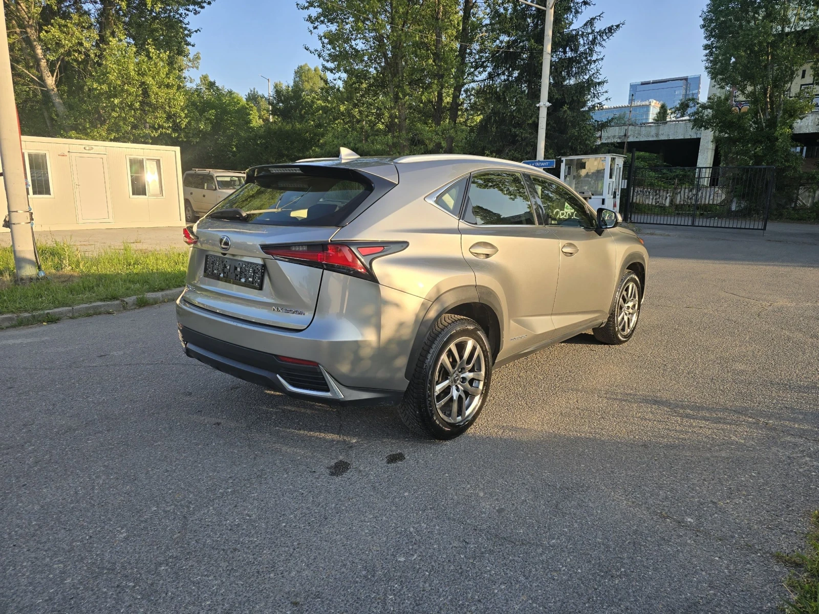 Lexus NX 300h NX300/HYBRID/4X4/ГАРАНЦИЯ до 2030г - изображение 4