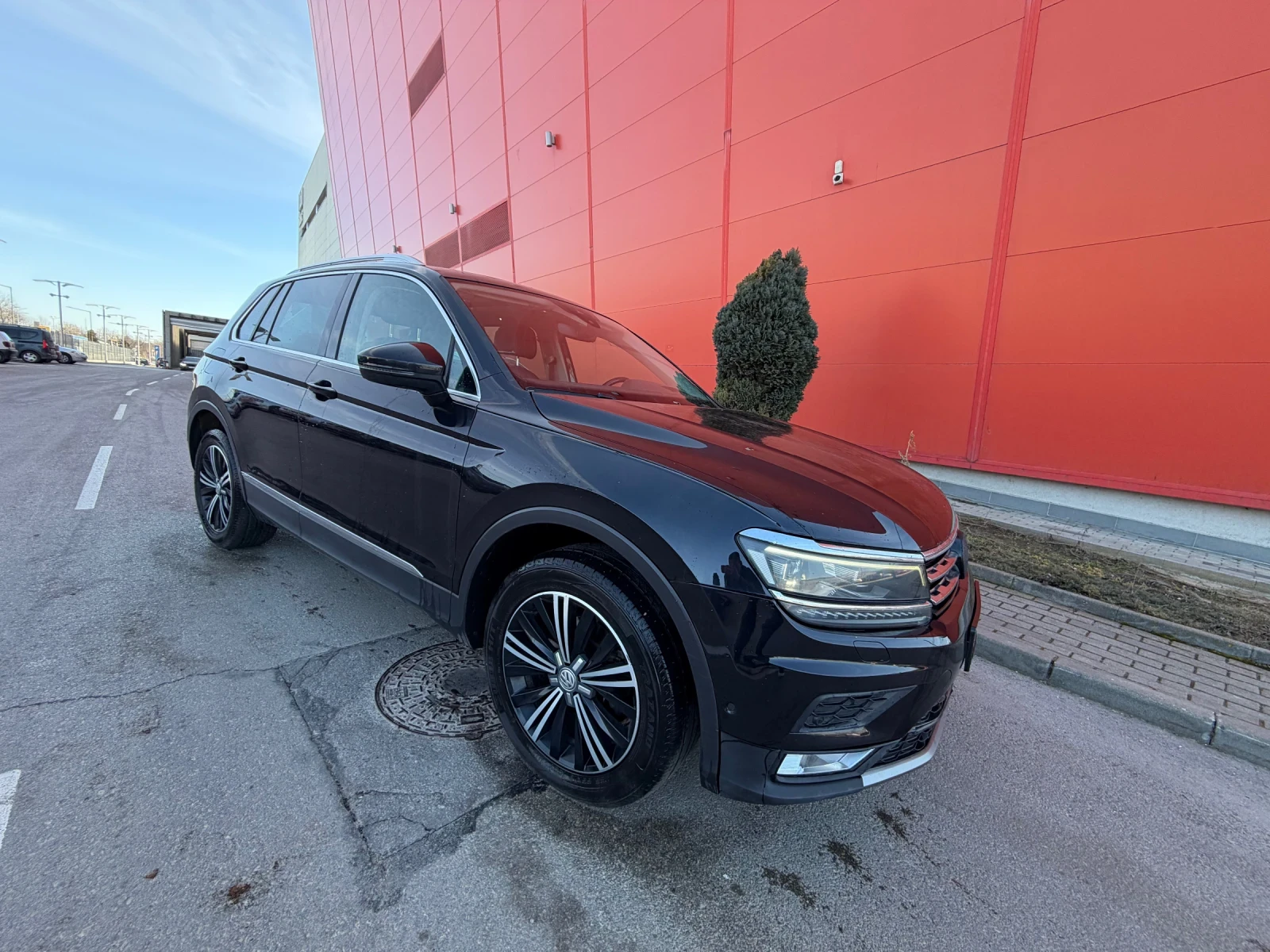 VW Tiguan 2.0TDI* DSG* Digital* LED, снимка 2 - Автомобили и джипове - 52886376