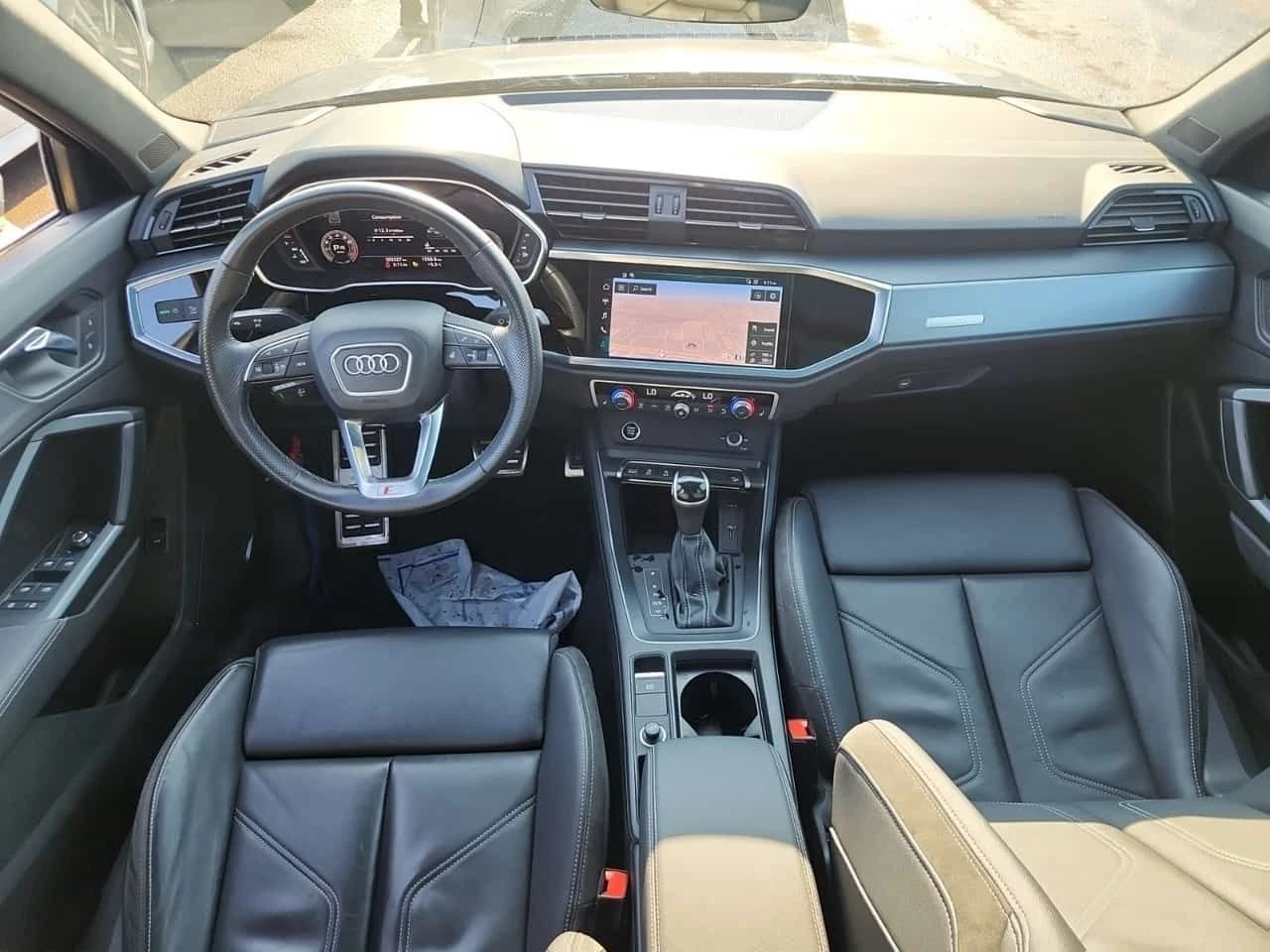 Audi Q3 * TECHNIK * S-LINE* ПОДГРЕВИ* ПАНОРАМА*  - изображение 10